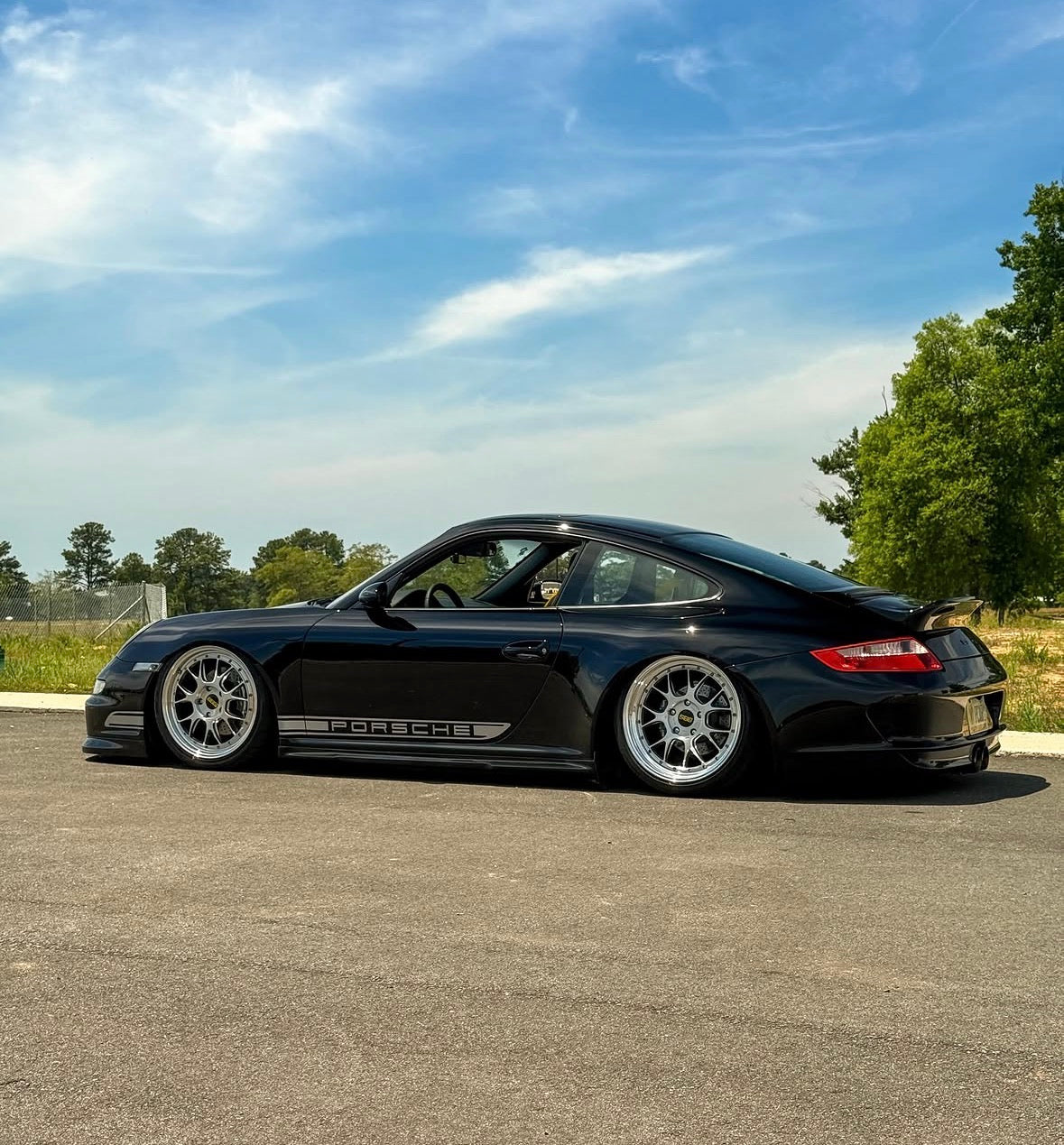 BetterBodies Motorsport Porsche 997 Carrera Mach II side skirts in polyurethane for narrow body 2005–2012, shown from side view.